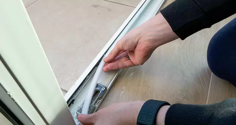 Garage Door Off Track Repair in Jasmine Estates, FL