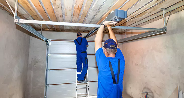 Garage Door Opener Technician in Jasmine Estates, FL