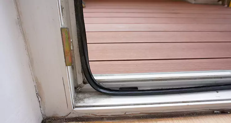 Repair Patio Doors Leaking at Bottom in Jasmine Estates, FL