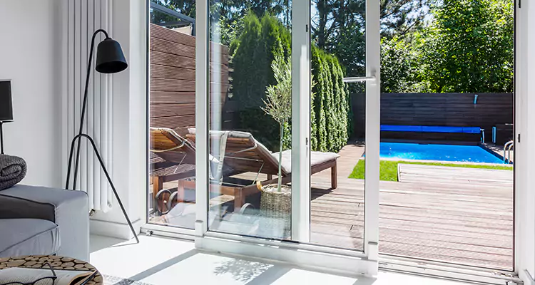 Fixing A Sliding Screen Door Roller in Jasmine Estates, FL