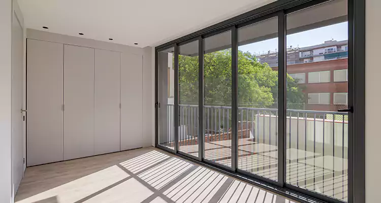 Fix Sliding Screen Door Track in Jasmine Estates, FL